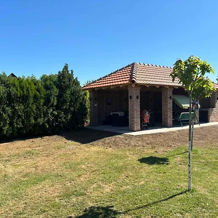 Villa Kucerak U Sremu