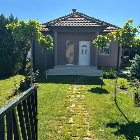 Villa Kucerak U Sremu *