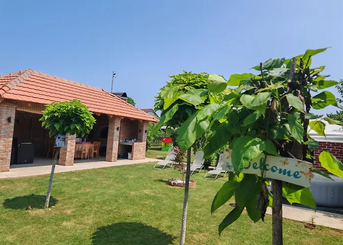 Kucerak U Sremu Vilă *